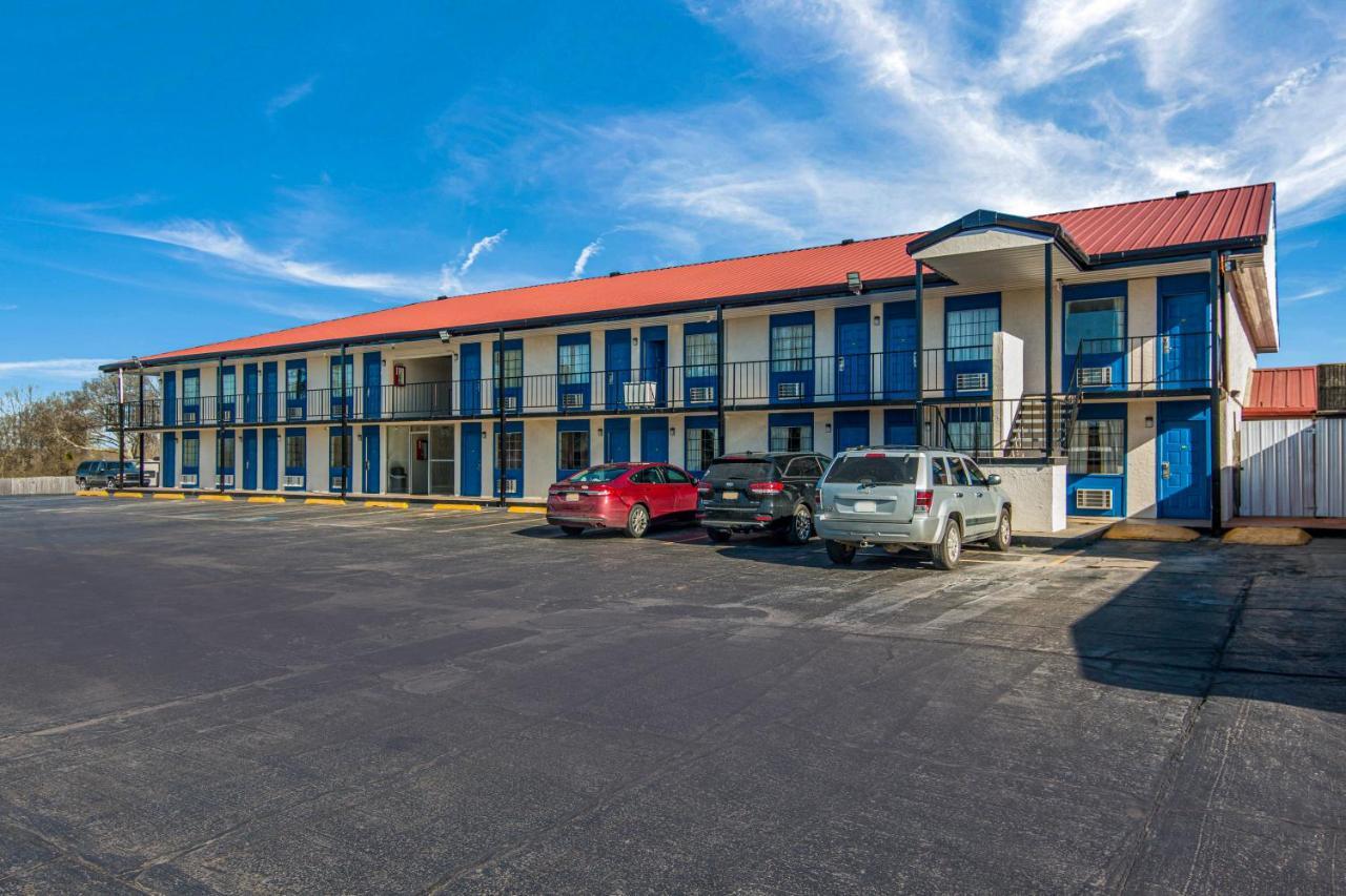 Rodeway Inn Broken Bow-Hochatown Buitenkant foto