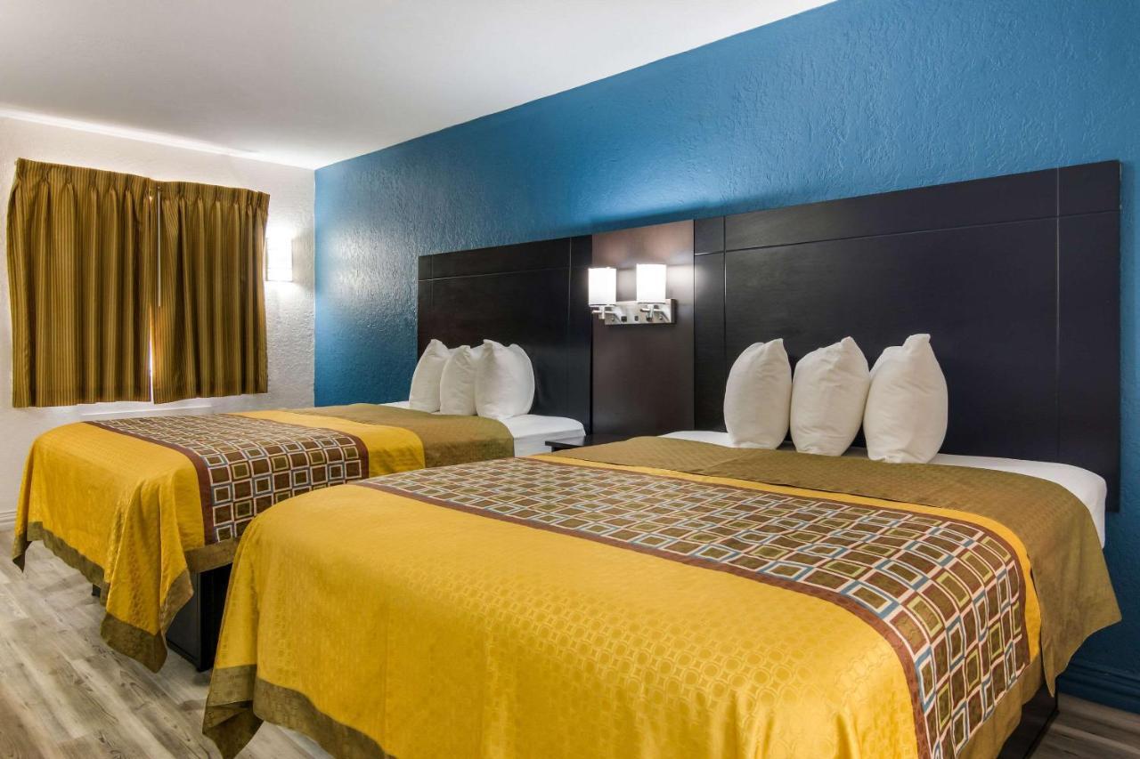 Rodeway Inn Broken Bow-Hochatown Buitenkant foto
